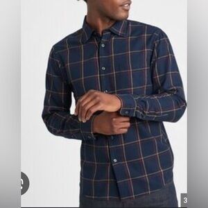 Banana Republic Men's Navy Checkered Shirt size L